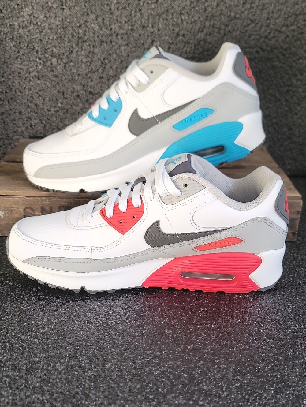 Air Max 90 "Vivid Pink/Chlorine Blue" Wmns 8.5 Like New Fast Shipping